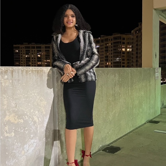 LIKE new coat🖤 - Picture 4 of 7